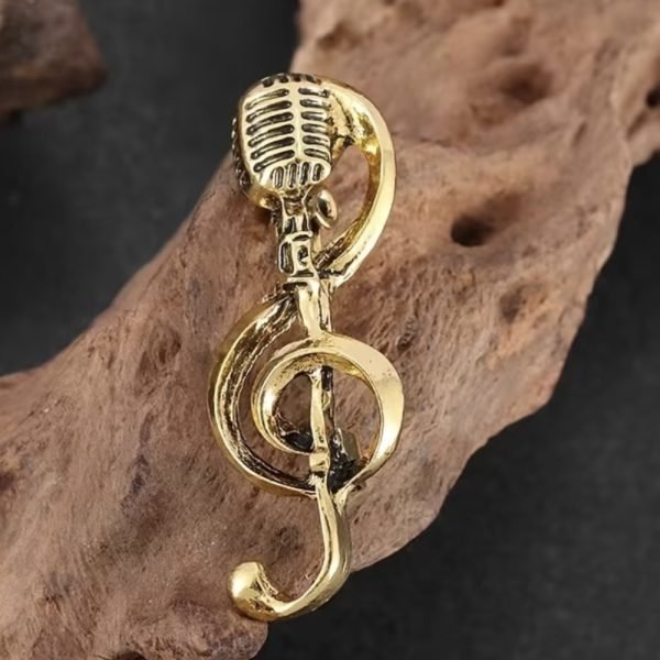 Music brooch
