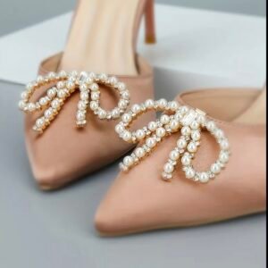 Pearly bow shoe brooch